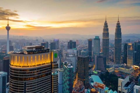 Take an exclusive tour to visit the Royal Selangor factory and delve into Malaysia’s heritage and history when you stay at Banyan Tree Kuala Lumpur and Pavillion Hotel Kuala Lumpur, managed by Banyan Tree.